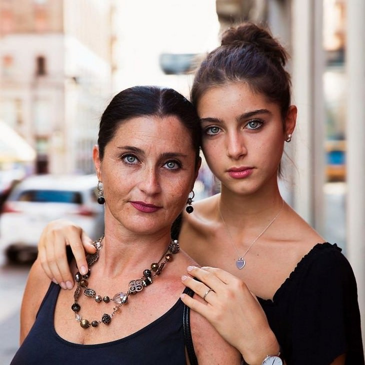The Beauty of Motherhood in 18 Different Cultures Barbara and her daughter Caterina, Italy