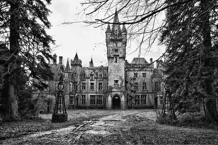 Abandoned Mansions, Château Miranda,