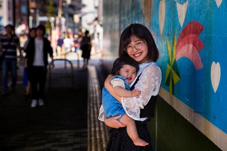 The Beauty of Motherhood in 18 Different Cultures Shiori and her daughter Kanade, Tokyo, Japan