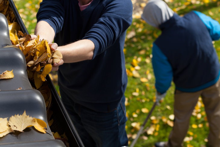 Home Maintenance Mistakes Cleaning Gutters