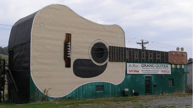 Buildings that look like other things The Grand Guitar in Bristol, Tennessee, was once a music store