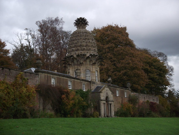 Buildings that look like other things 5. The pineapple-shaped Dunmore Pineapple is known as "as the most bizarre building in Scotland"