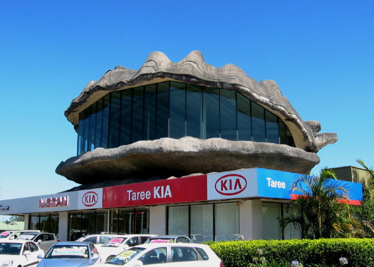 Buildings that look like other things This enormous oyster-shaped building is located in Taree, Australia