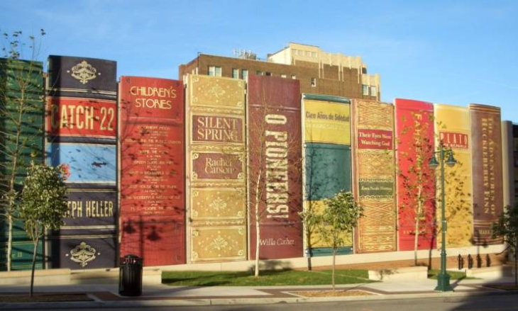 Buildings that look like other things The Kansas City Public Library looks like a row of books