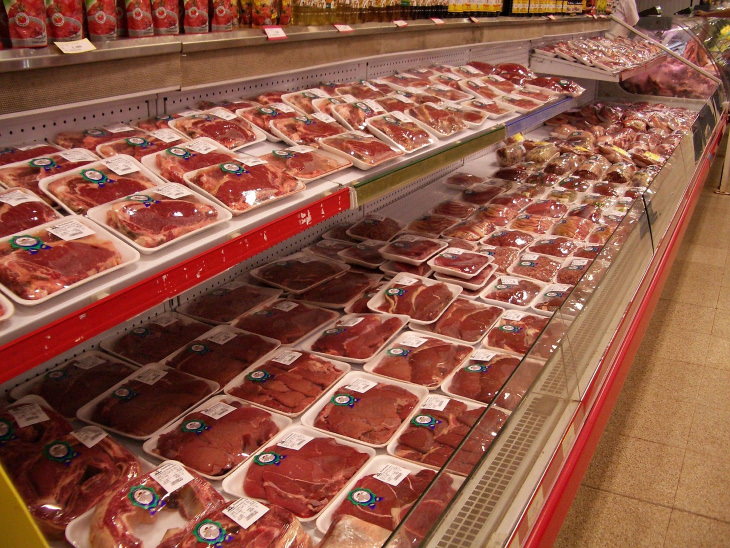 Meat Buying Tips packaged meat aisle at the supermarket