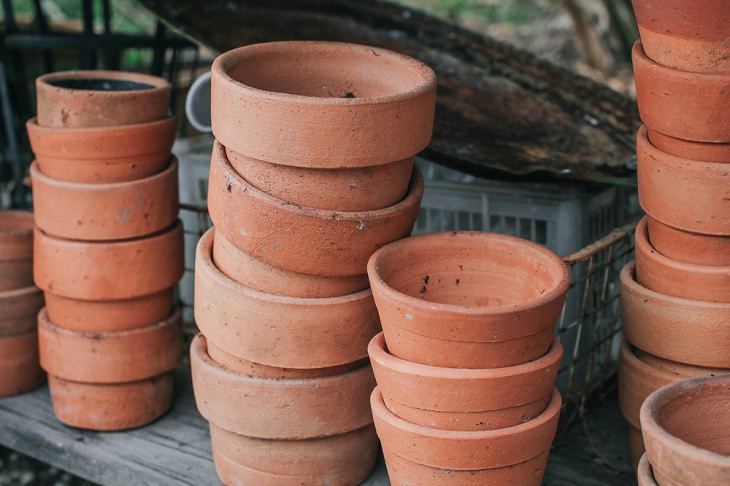 Baking Soda for Garden, clay pots