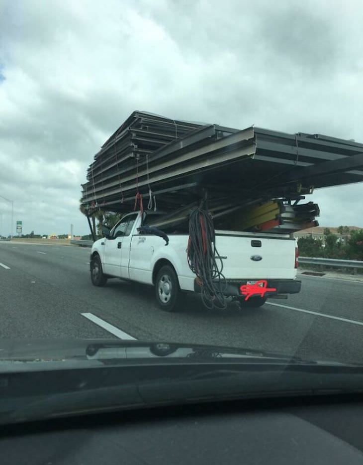 20 Heart Stopping Safety Fails, pickup truck