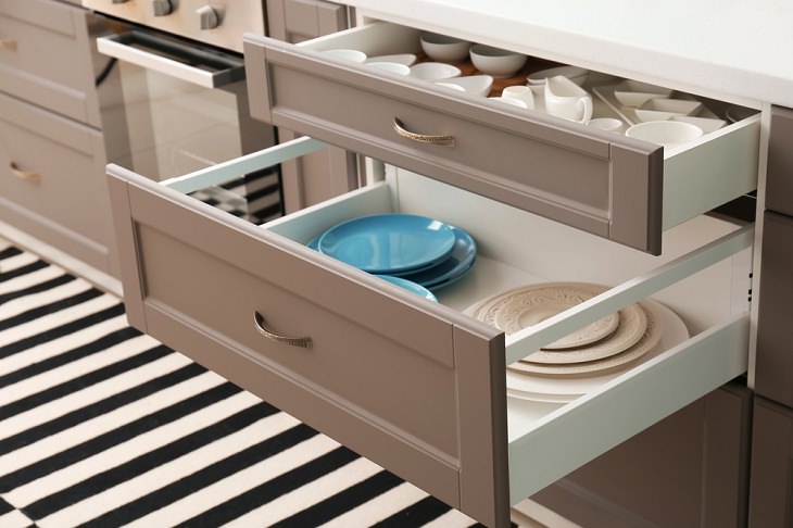 Age-Proof a House, Pull-out drawers
