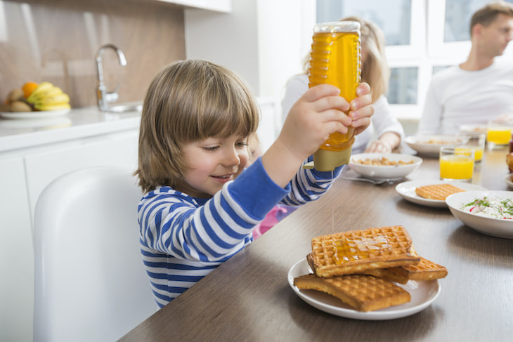 11 Household Items You Should NOT Throw Away, kid squeezes honey out of bottle