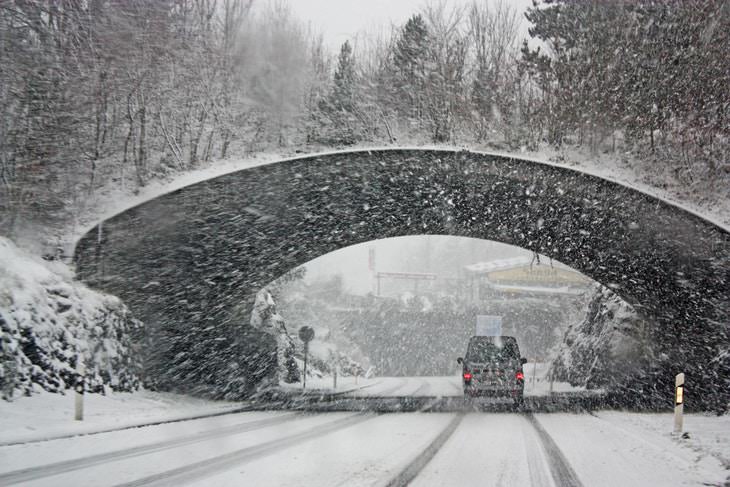 Should You Preheat the Car Engine car driving in the snow