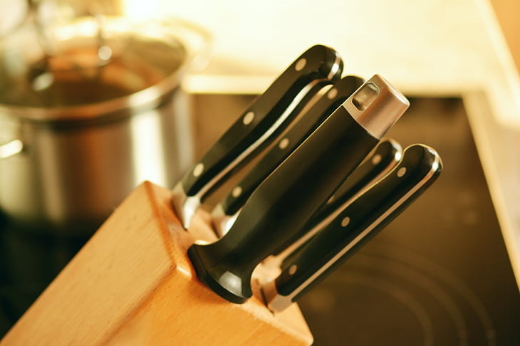 Things Not to Store on the Kitchen Counter Knives