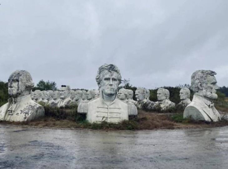19 Images of Unusual Sights Around the World, Busts of former US presidents from a now-closed museum in Virginia