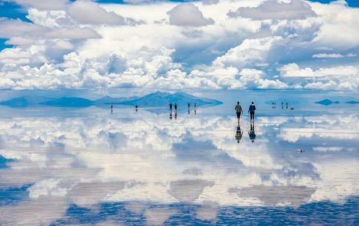 19 Images of Unusual Sights Around the World, Salar de Uyuni aka Bolivian Salt Flat