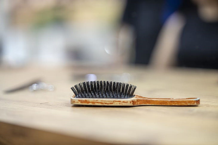 Hair Care Mistakes, hairbrush