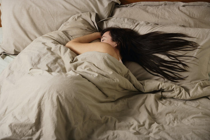 Stomach Sleeping: Worst Position For Your Health, woman sleeping on the side
