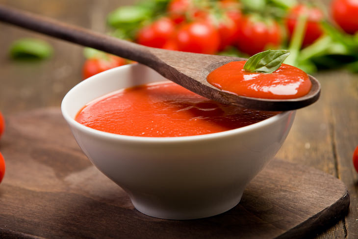 Foods the Royal Family Doesn't Eat, tomato sauce