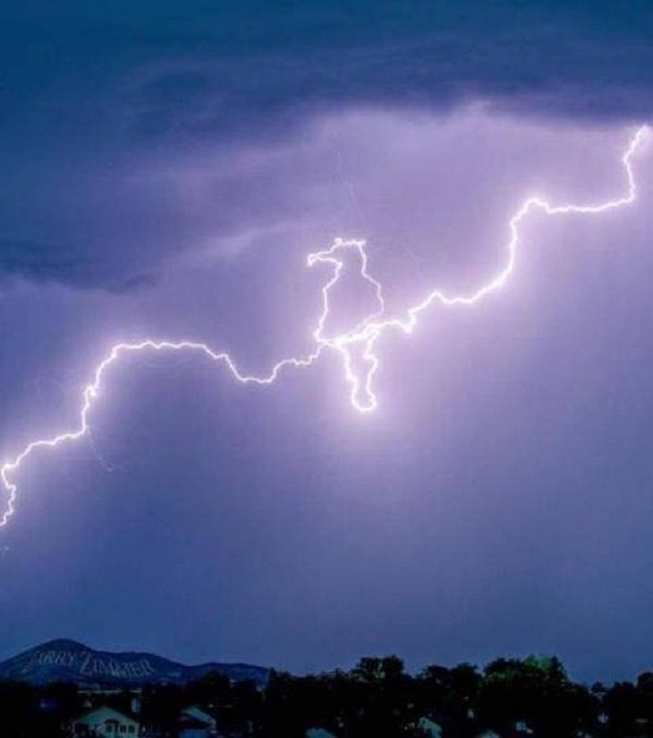 Perfectly Timed Photos, lightning strike 