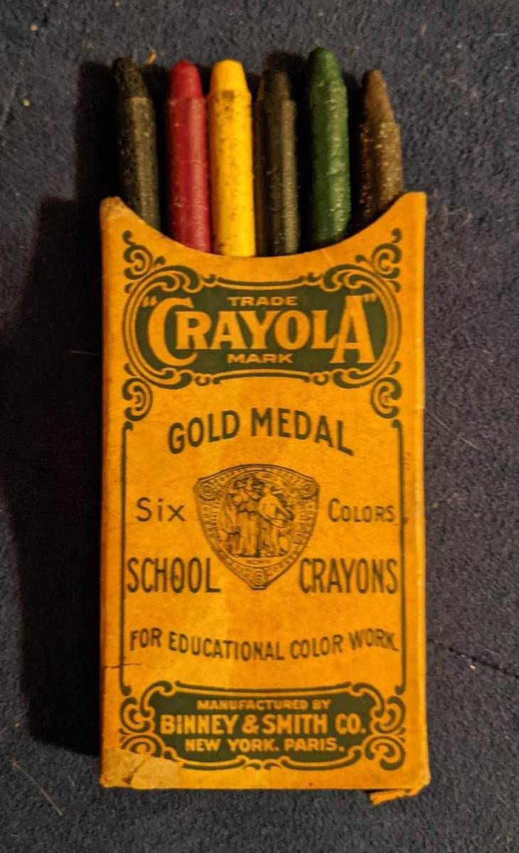 12 Cool Vintage Items Found by Chance, crayons