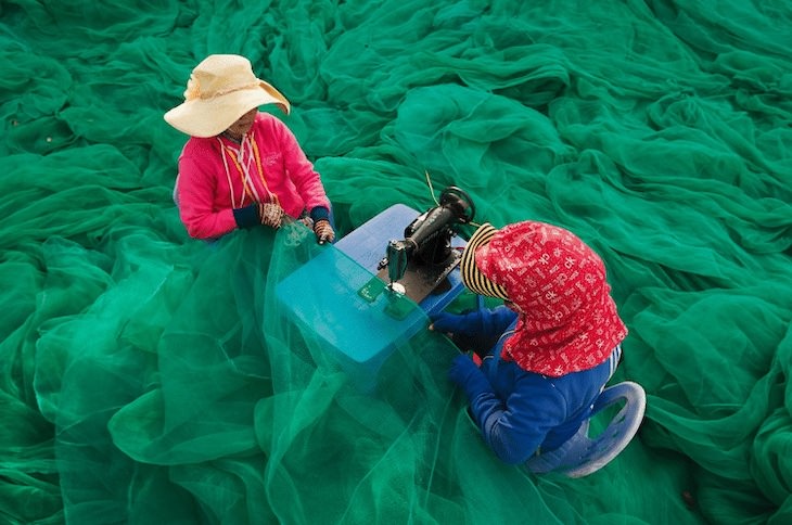 12 Unforgettable Photos of Asia by Zay Yar Lin, Mending Fishing Nets at Xiapu, China