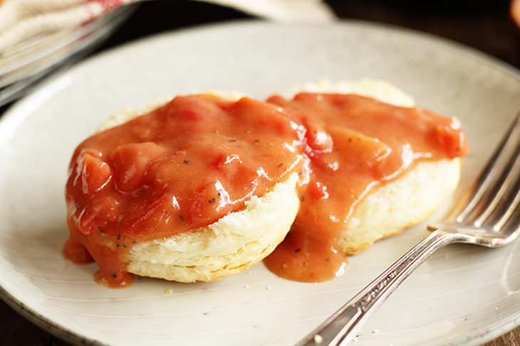 Popular breakfast foods of the past, tomato gravy and biscuits