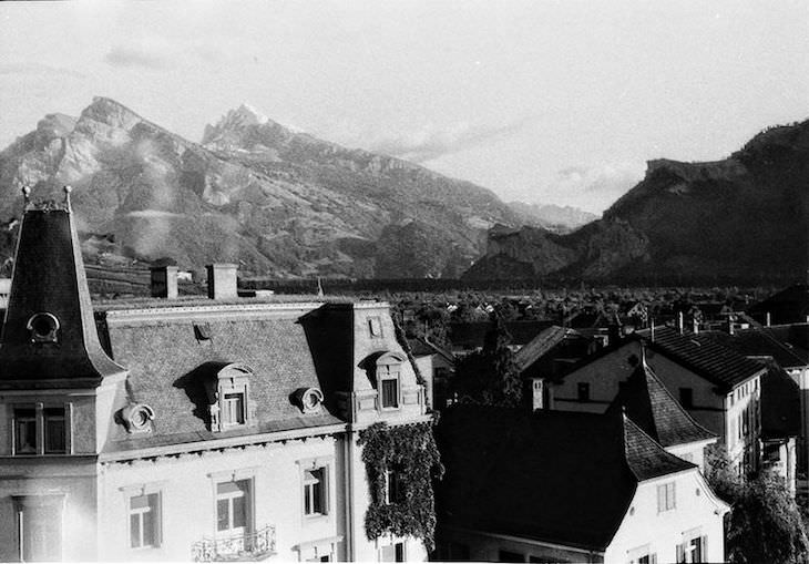 Mysterious Road Trip Photos From 1951 Discovered, rooftops