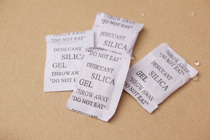 Four Ways to Salvage a Wet Phone From Experts, silica gel bags
