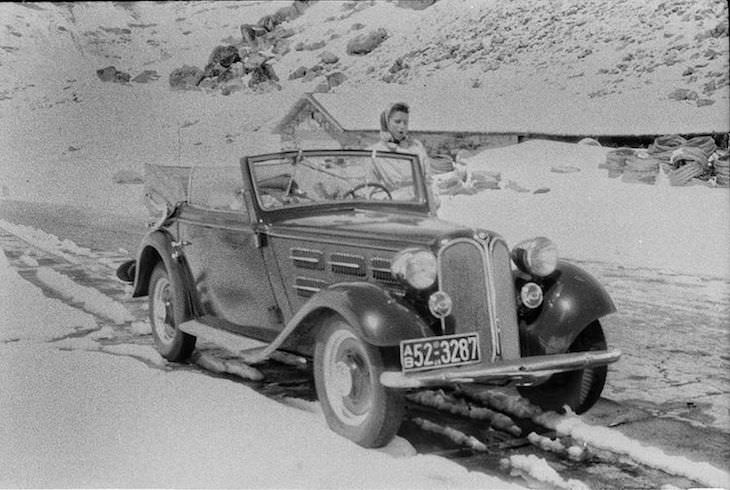 Mysterious Road Trip Photos From 1951 Discovered, woman in car