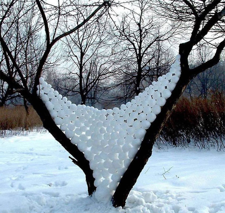 Stunning Accidental Snow Sculptures, A net of snowballs