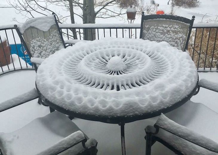 Stunning Accidental Snow Sculptures, A pattern in the snow on a patio table