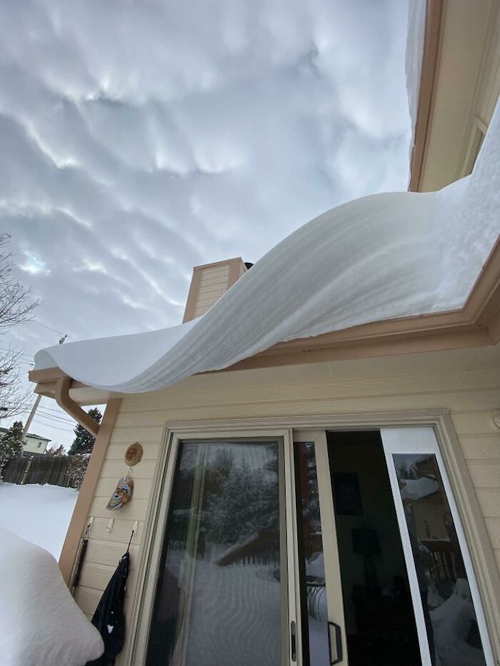 Stunning Accidental Snow Sculptures, A wave of snow