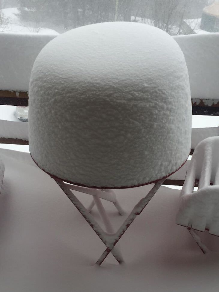 Stunning Accidental Snow Sculptures, Snow or giant marshmallow?
