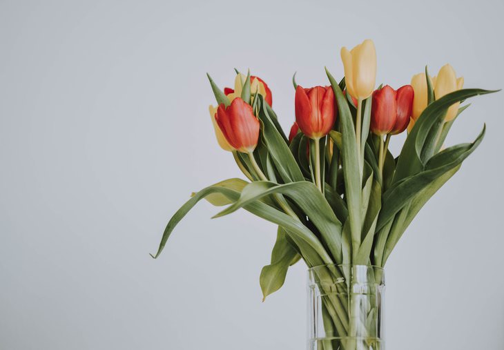 Items That Should Be Kept in the Fridge Flower bouquet