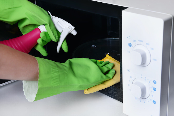  Habits That Shorten Your Microwave’s Lifespan, cleaning microwave
