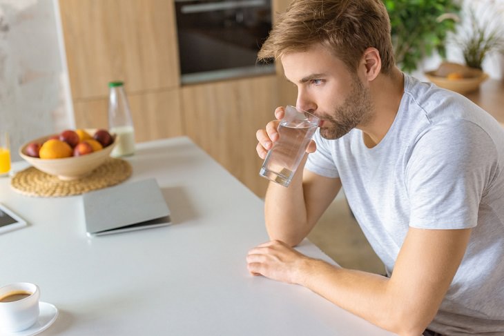 Tips to Reduce Caffeine’s Effects, drinking water