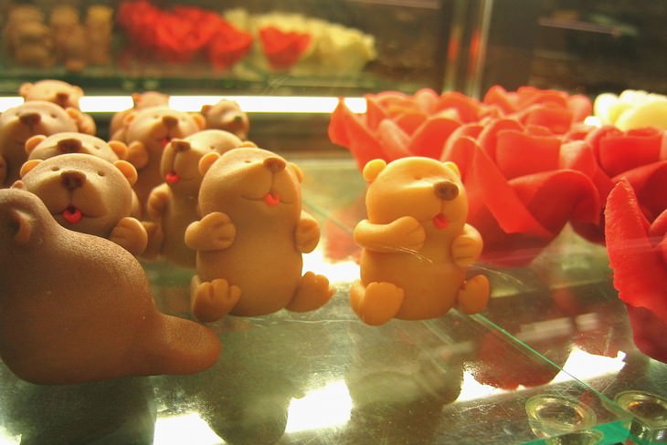 Valentine’s Traditions in the World marzipan animals