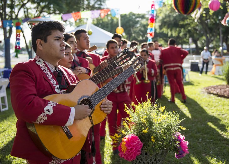 Valentine’s Traditions in the World mariachi