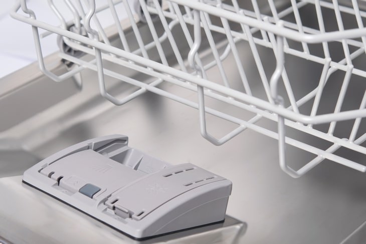 Dishwasher cleaning guide detergent dispenser in dishwasher