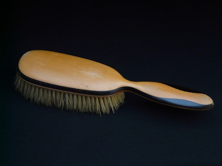 effective vintage beauty tips hairbrush