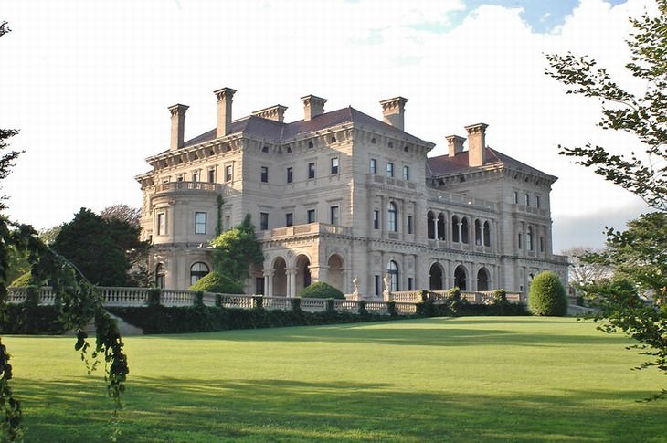 oldest US cities The Breakers Mansion, 
