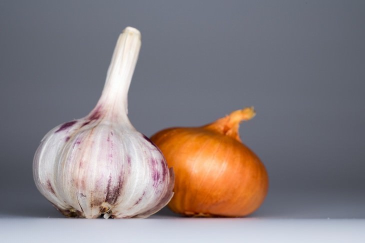 foods that cause constipation Onions and Garlic