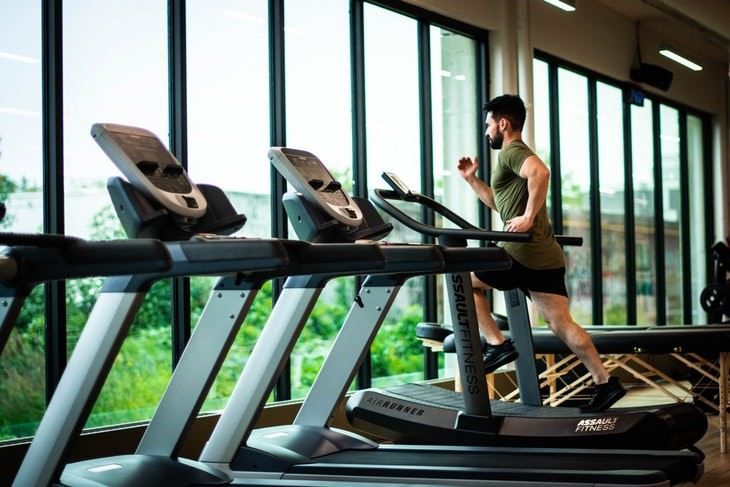 the World’s Strangest Addictions man exercising at the gym