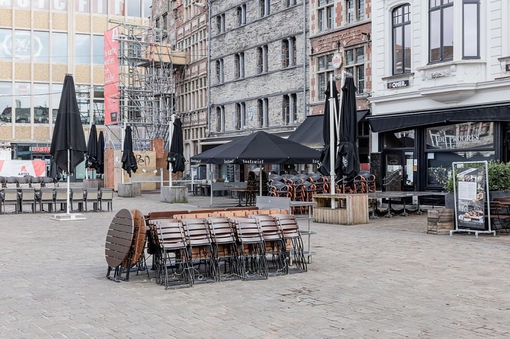 Ciudades Vacías Durante La Curantena Por Coronavirus Gante Bélgica restaurantes