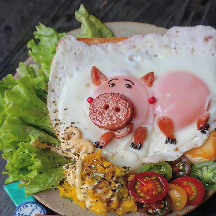 Egg Art Etoni Mama pig