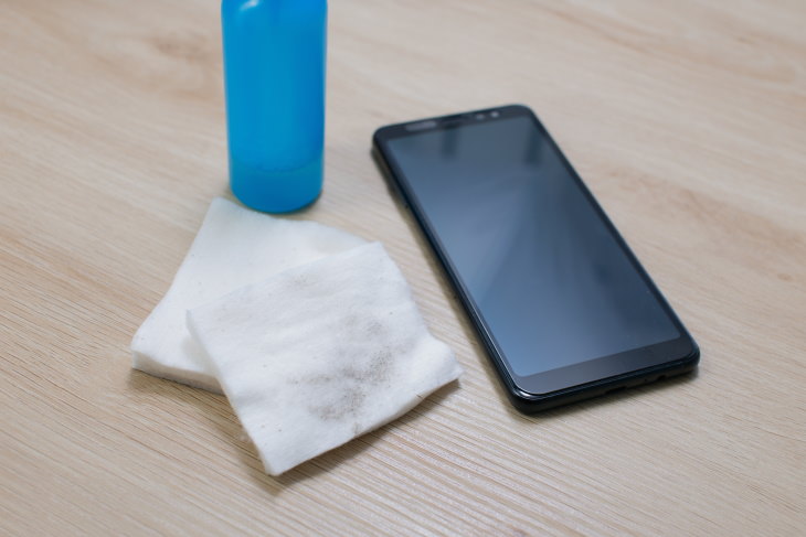 Cleaning Guide to Phones phone after cleaning dirty