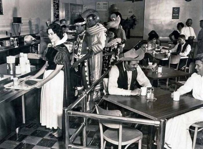  Historical Pics , Disney employee cafeteria