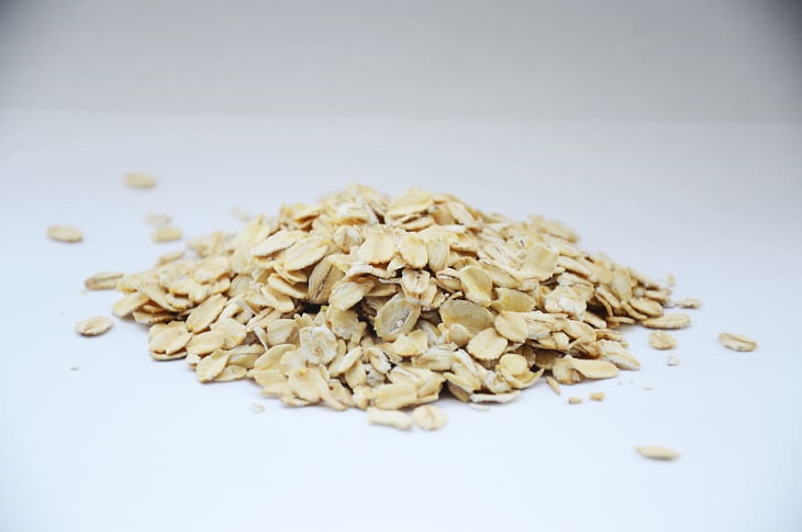 10 Tips to Help Skin Irritation and Acne When Wearing a Mask Oatmeal mask