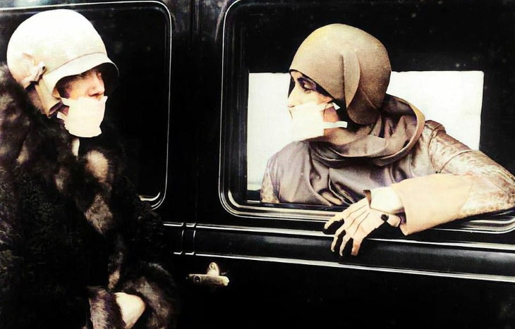 Photos From the Spanish Flu fashionable women wearing face masks