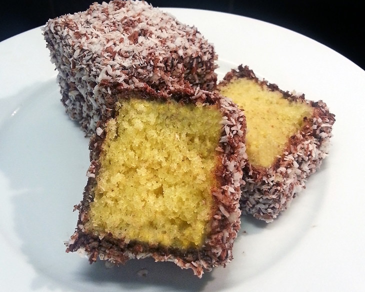 comfort foods Australia: Lamingtons