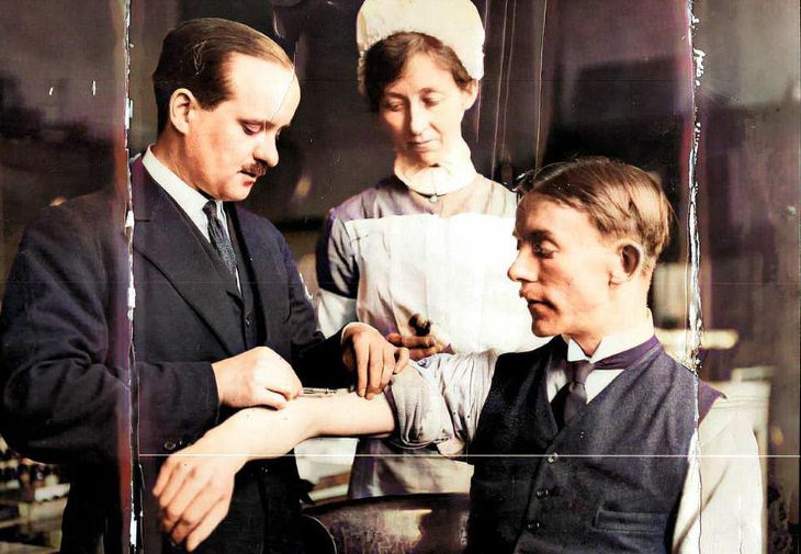 Photos From the Spanish Flu a patient receiving the vaccine from the Spanish flu in the 1940's
