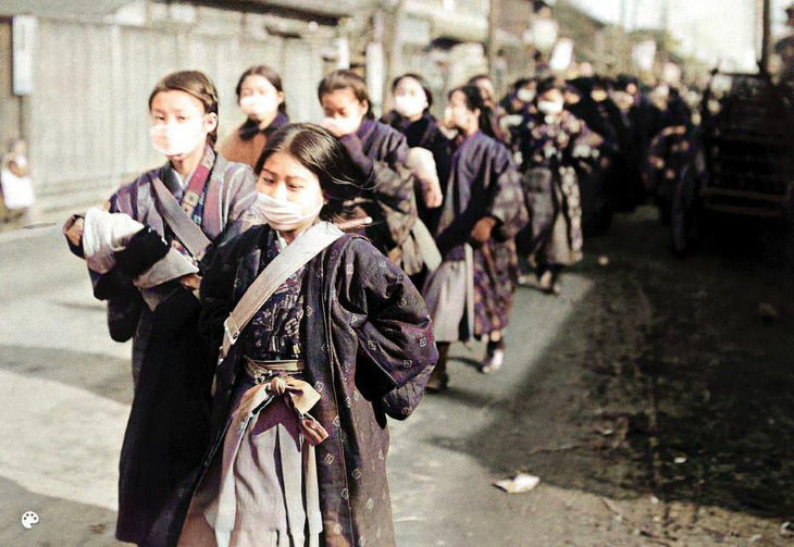 Photos From the Spanish Flu Japanese schoolchildren in masks